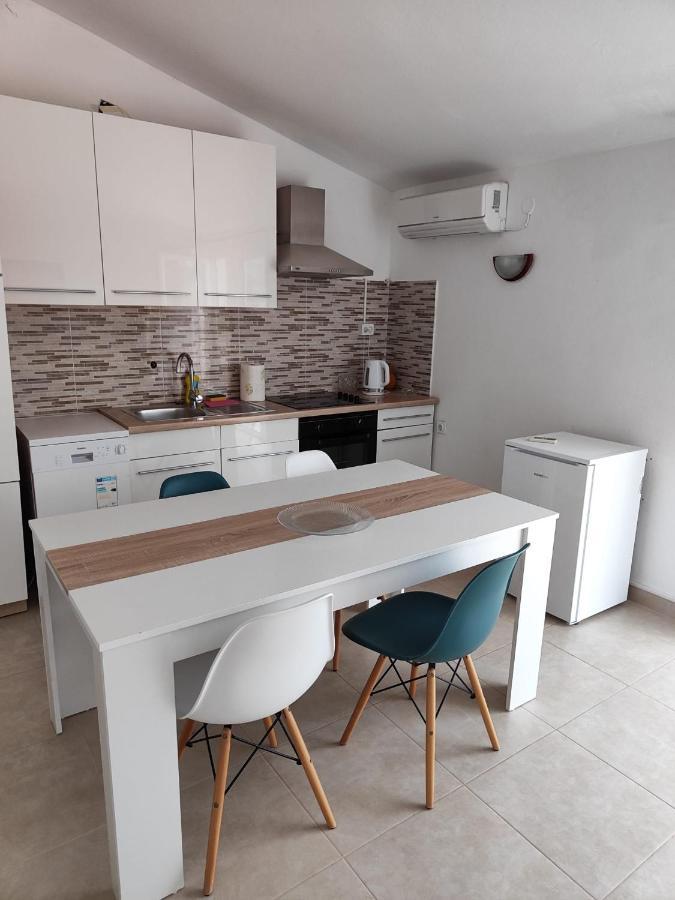 Apartments Radic Rogoznica  Bagian luar foto