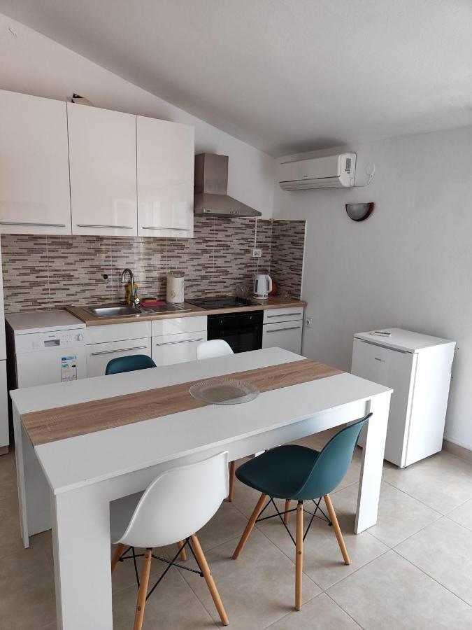 Apartments Radic Rogoznica  Bagian luar foto
